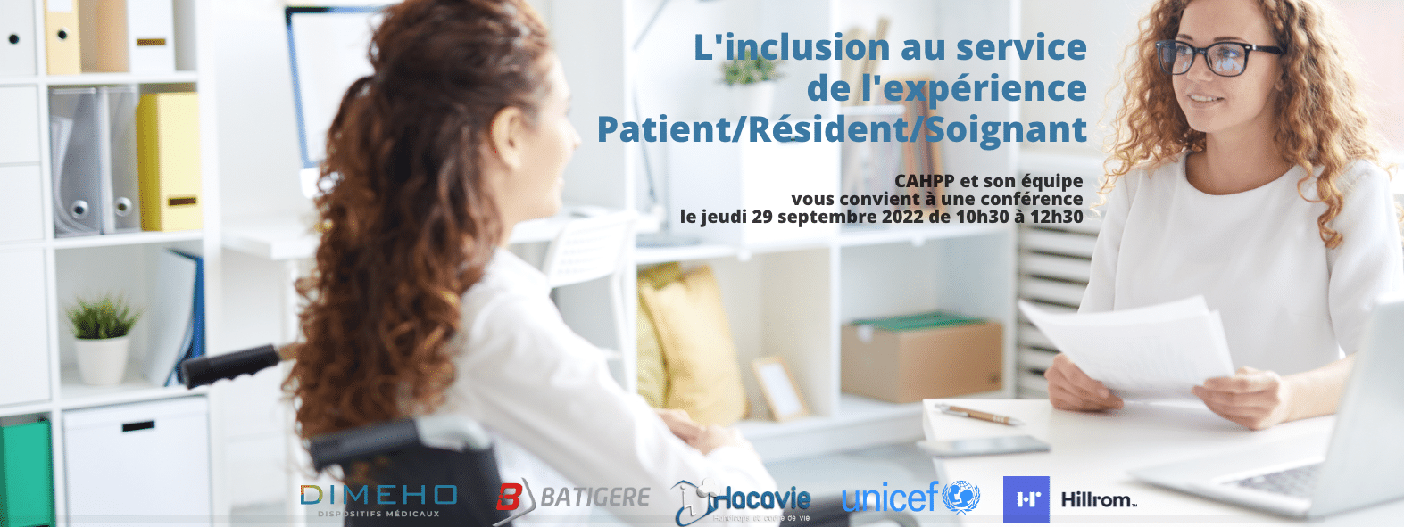 Photo d'en entretien médical avec une personne en fauteuil roulant
